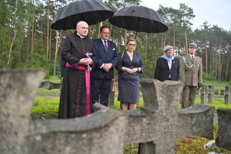 Pamięć o Macieju Rataju i innych ofiarach niemieckiego ludobójstwa.